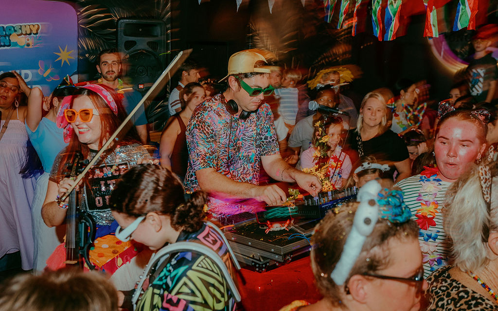 tipsy-flamingo-wake-shake-gallery-utickets-YA6